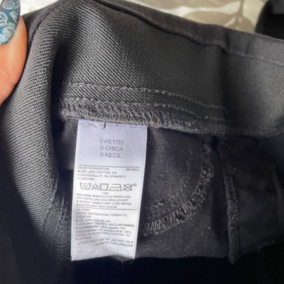 Old Navy Mid-Rise Built-In Sculpt Never-Fade Rockstar Jeggings;  0 Petite - Picture 10 of 10